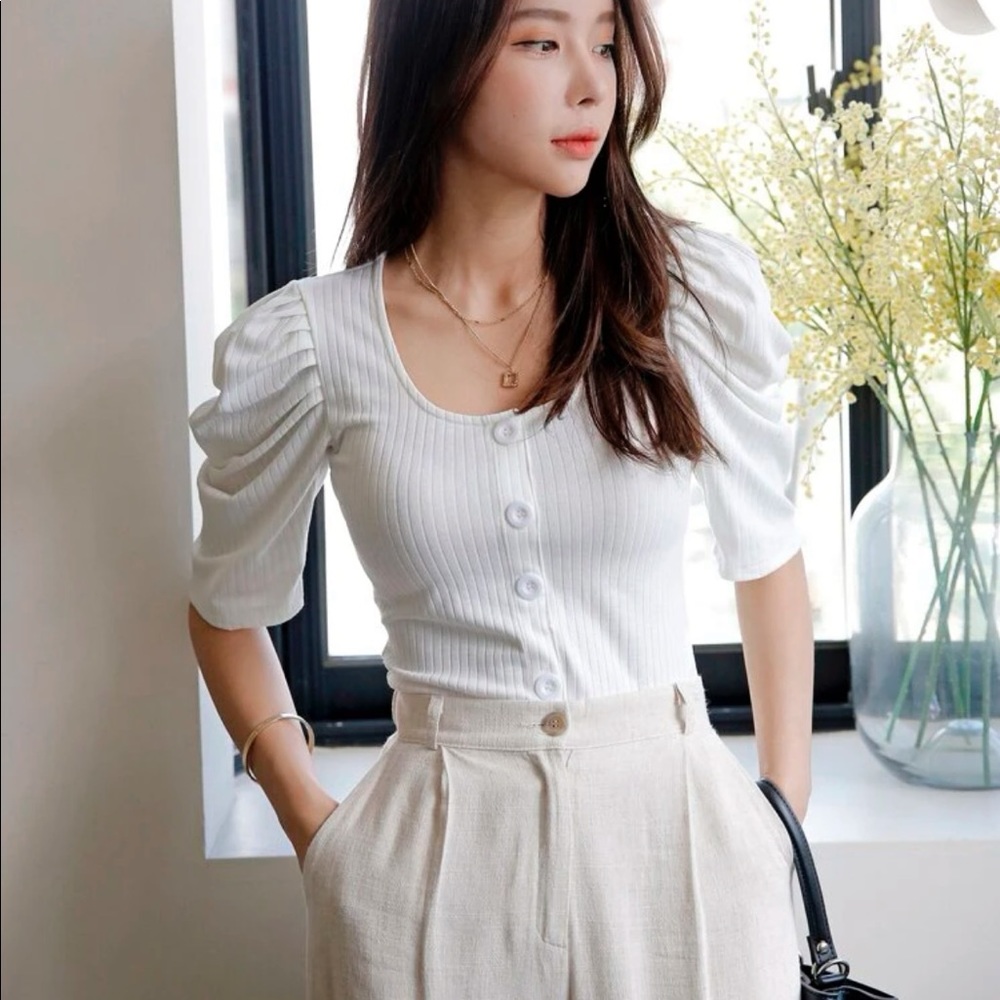 DAZY SHEIN solid button front puff sleeve tee